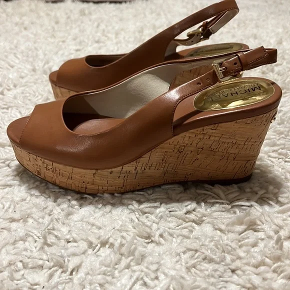 Michael Kors cognac wedged - Picture 2 of 7